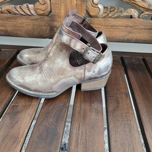 Sbicca Metallic Bronze Cutout Buckle Ankle Boots Shoes